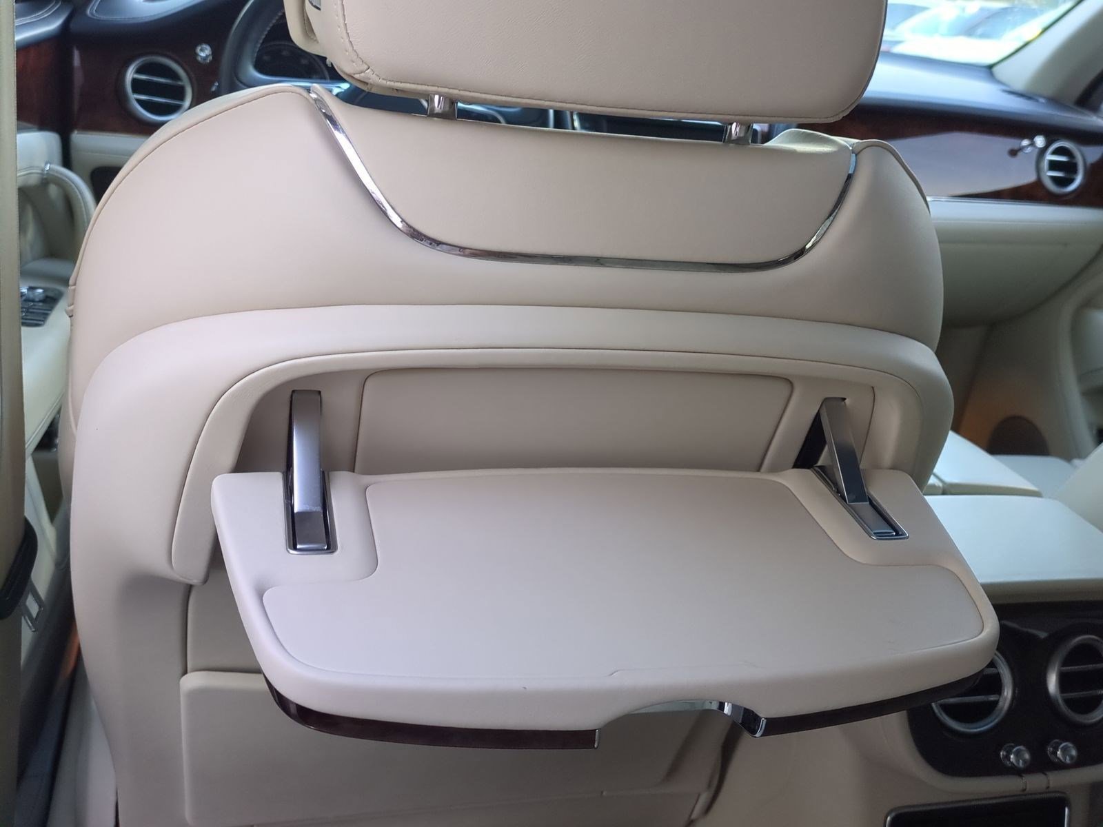 Used 2017 Bentley Bentayga image 31