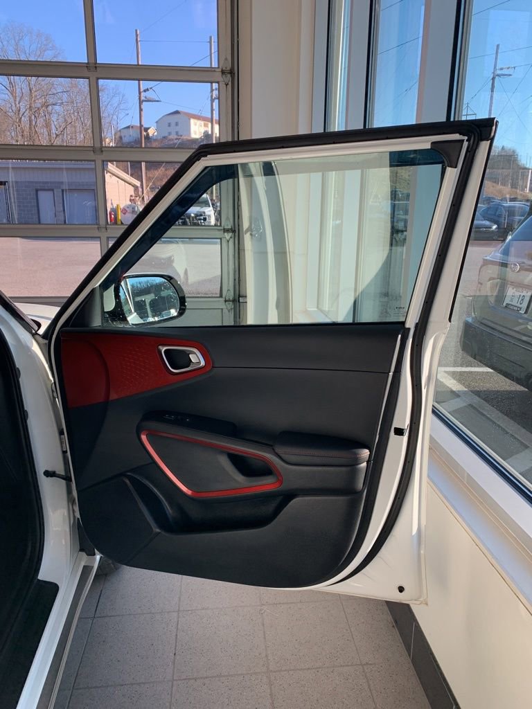 Used 2025 Kia Soul GT-Line image 22