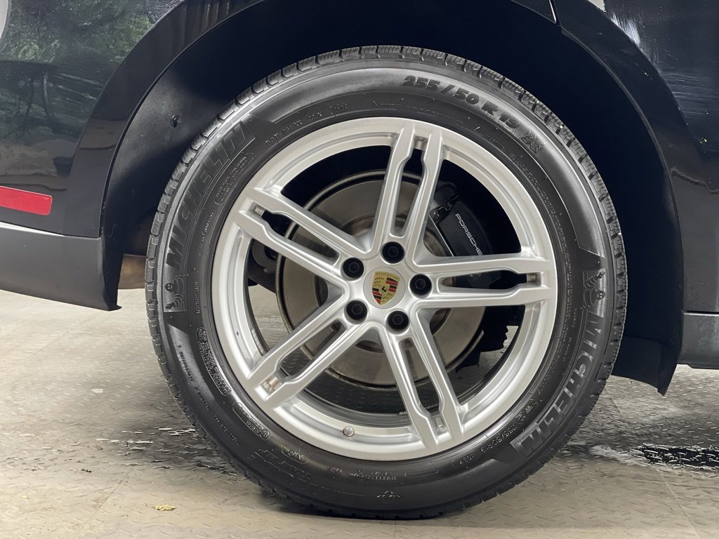 Certified 2025 Porsche Macan image 12