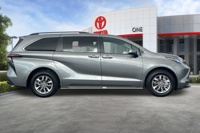Certified 2026 Toyota Sienna XLE FWD image 3