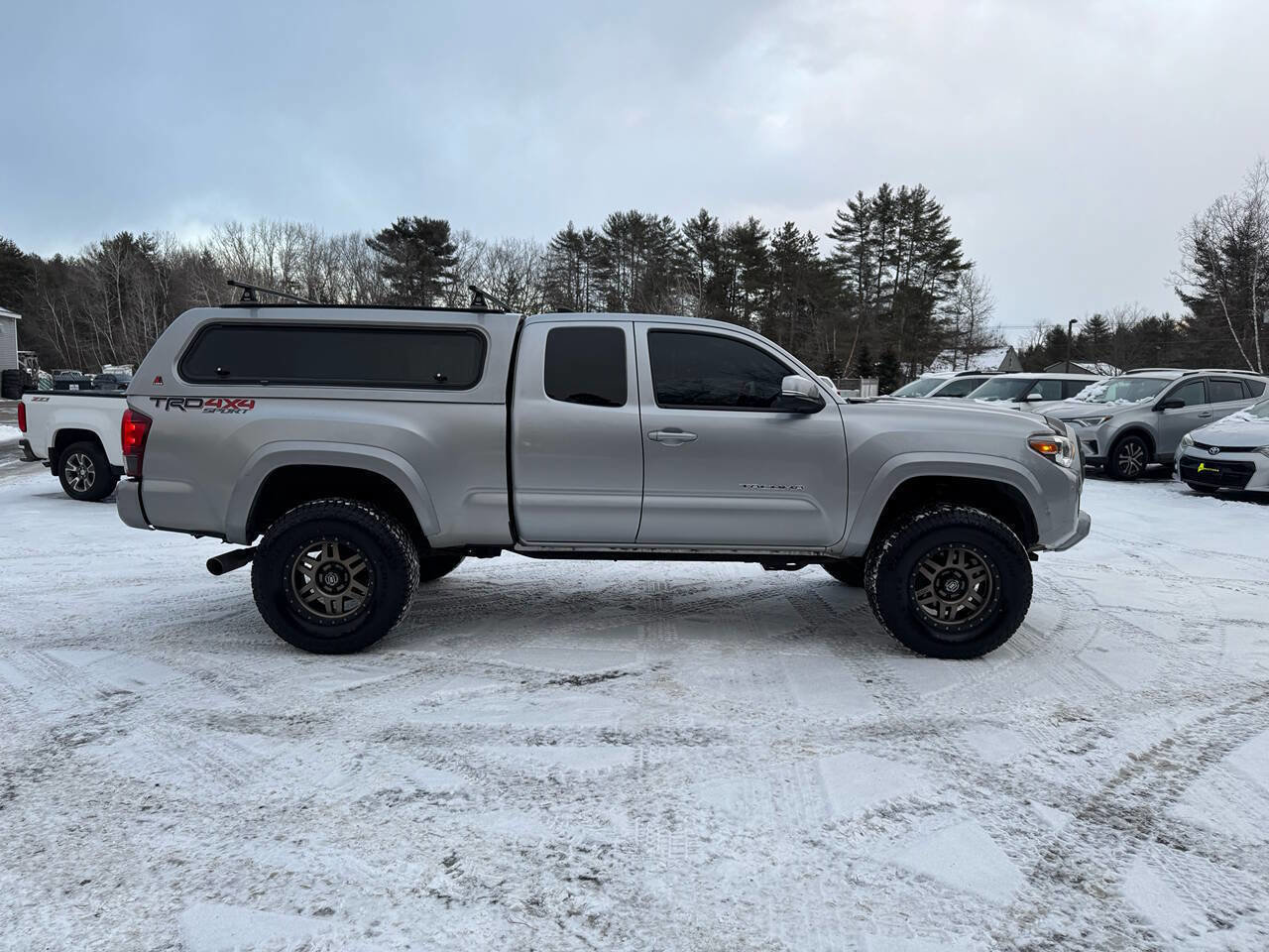 Used 2018 Toyota Tacoma TRD Sport w/ Technology Package image 11