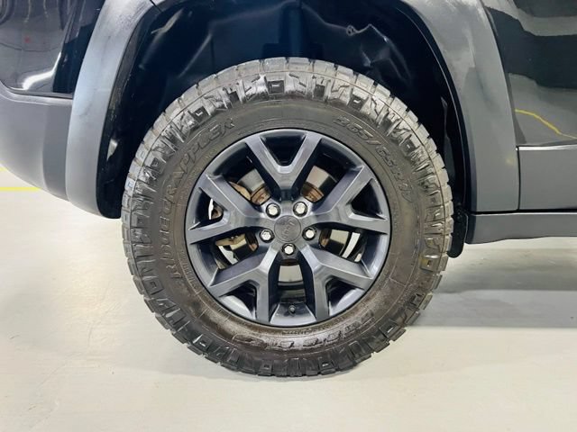 Used 2019 Jeep Cherokee Latitude AWD/4WD image 10
