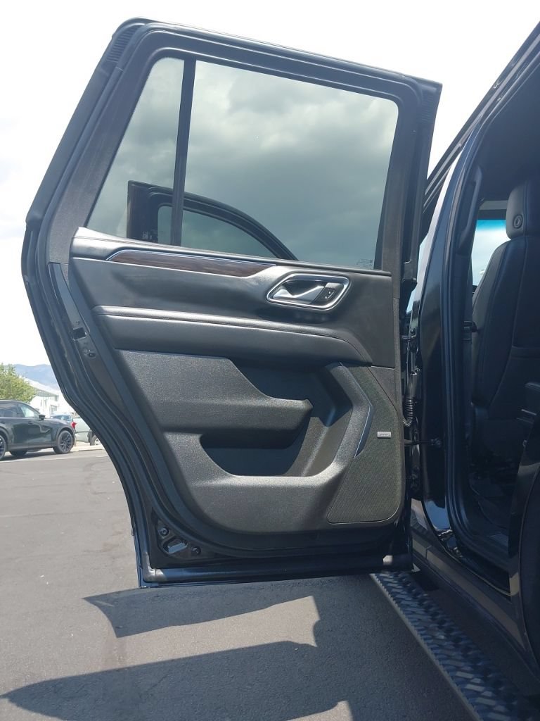 Used 2024 Chevrolet Tahoe Z71 w/ Luxury Package AWD/4WD image 7
