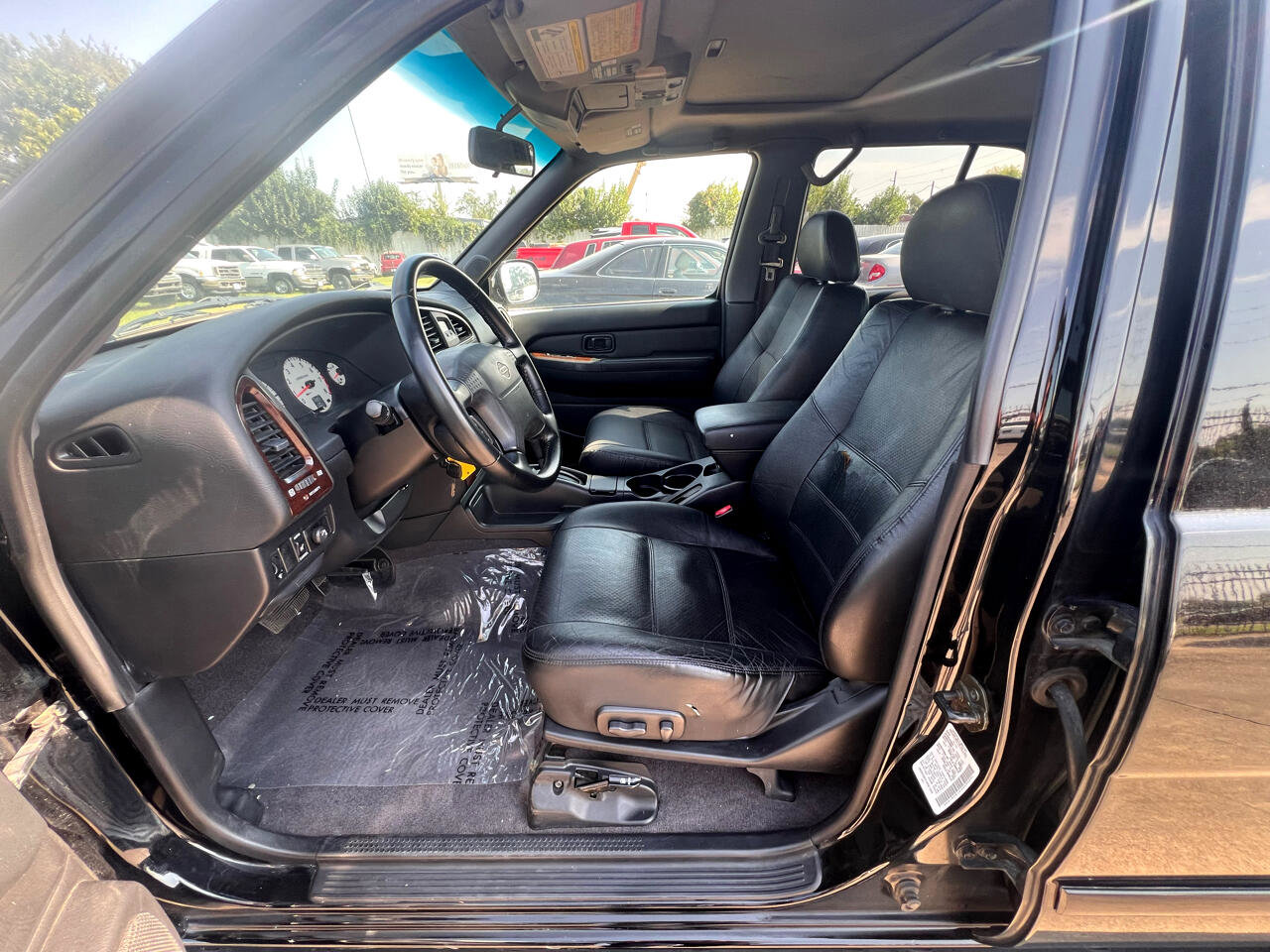 Used 2001 Nissan Pathfinder LE image 24