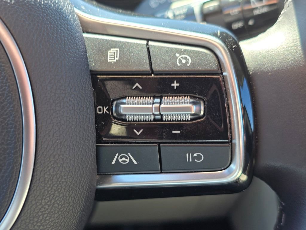 Used 2024 Kia Carnival LX FWD image 40