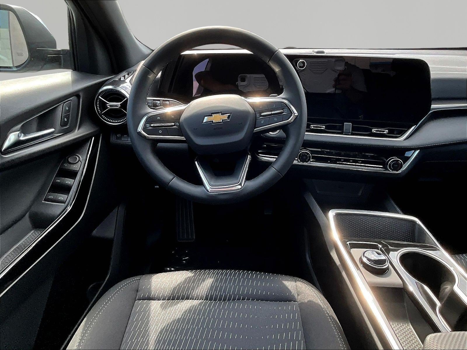 New 2027 Chevrolet Equinox LT w/ Safety and Technology Package AWD/4WD image 5