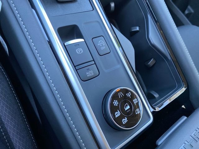 New 2025 Nissan Pathfinder SV w/ Black Appearance Package image 19