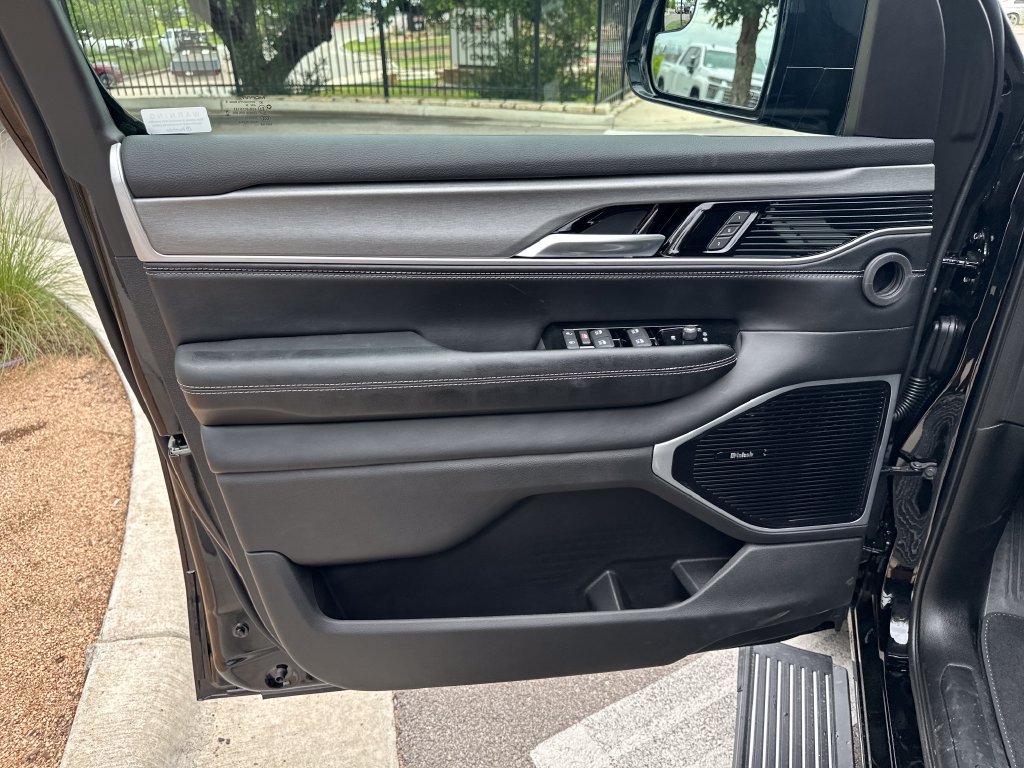 New 2026 Jeep Grand Wagoneer Limited AWD/4WD image 16