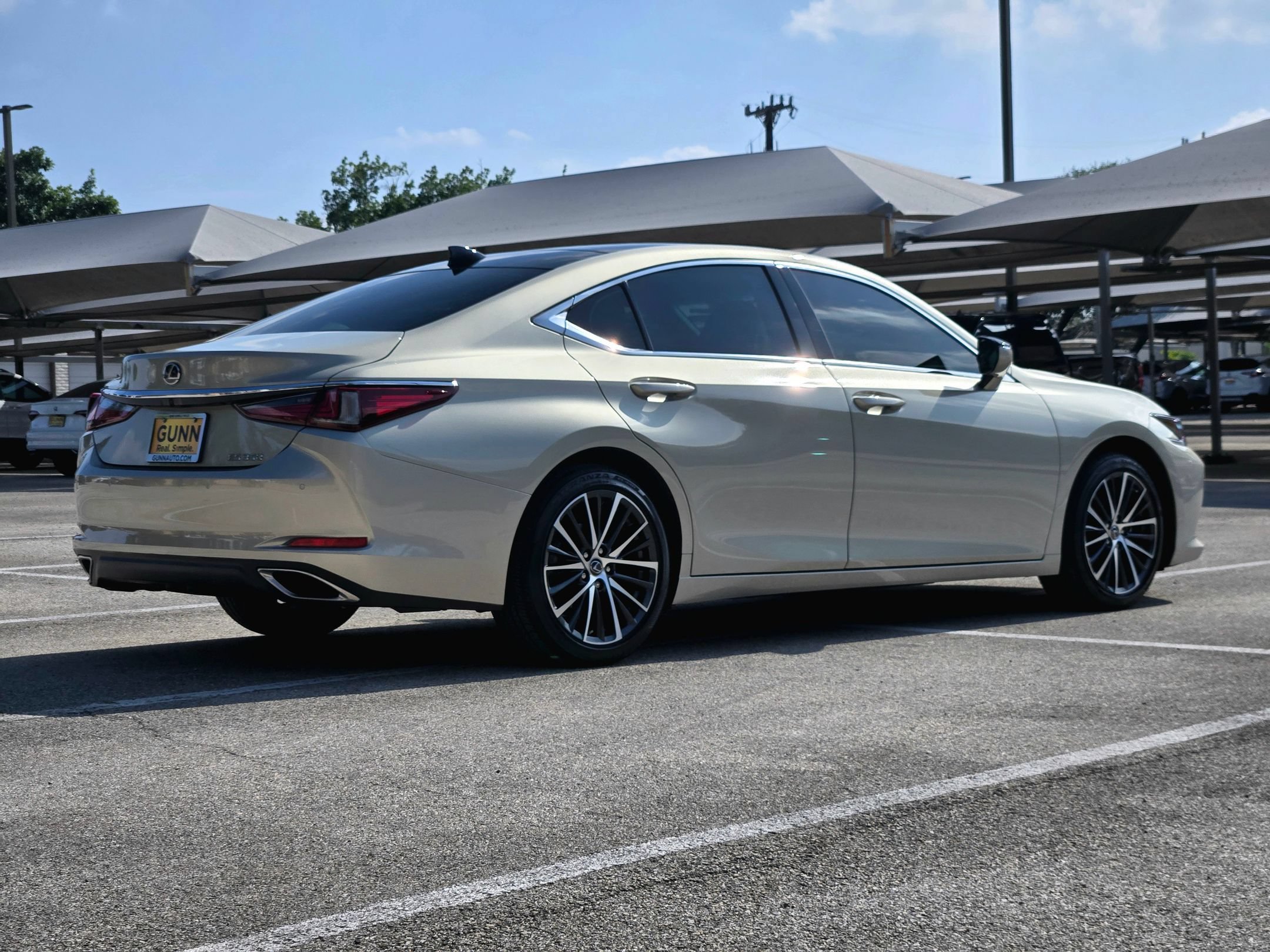 Used 2023 Lexus ES 350 w/ Premium Package FWD image 4