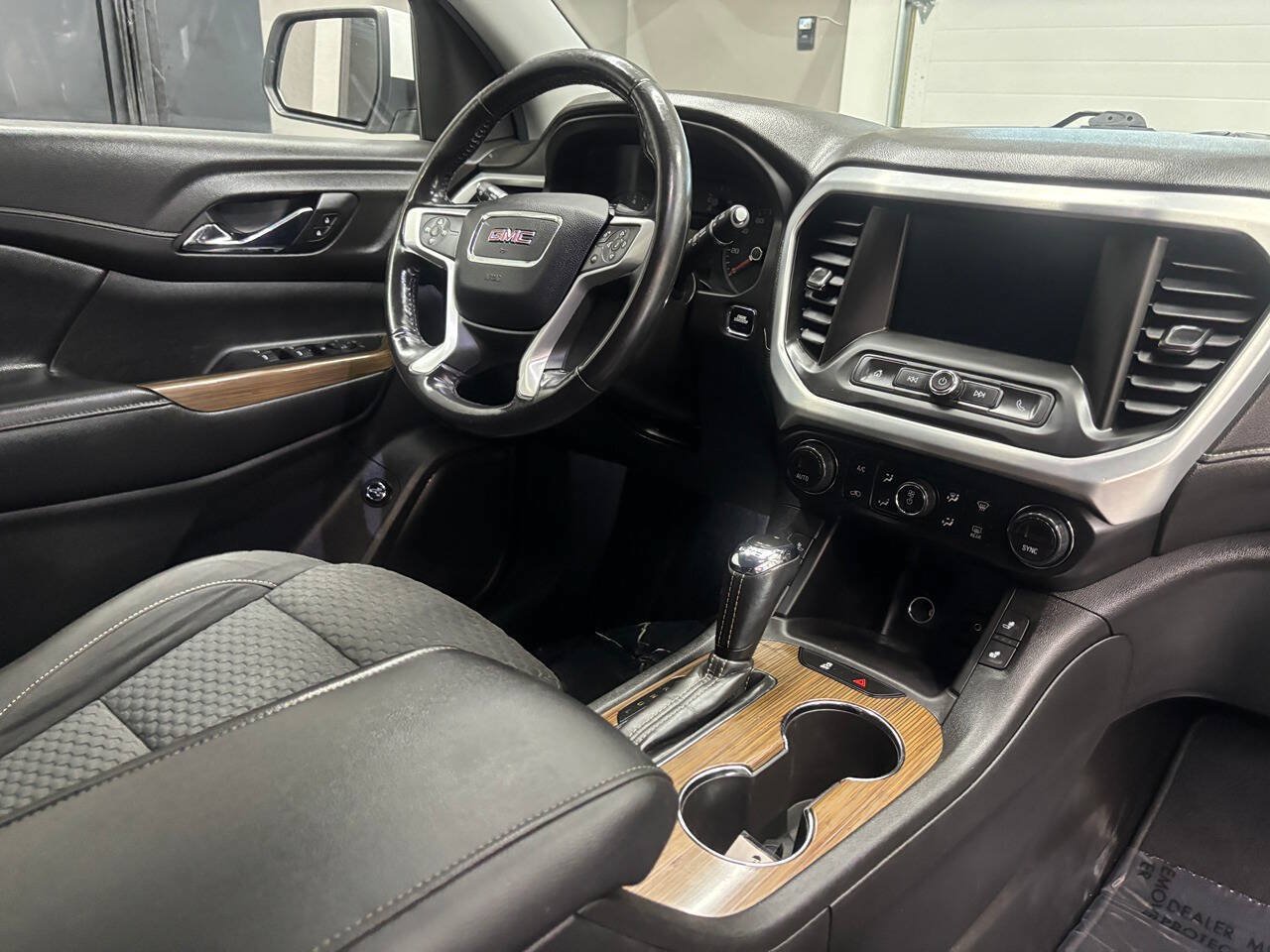 Used 2019 GMC Acadia SLE FWD image 33