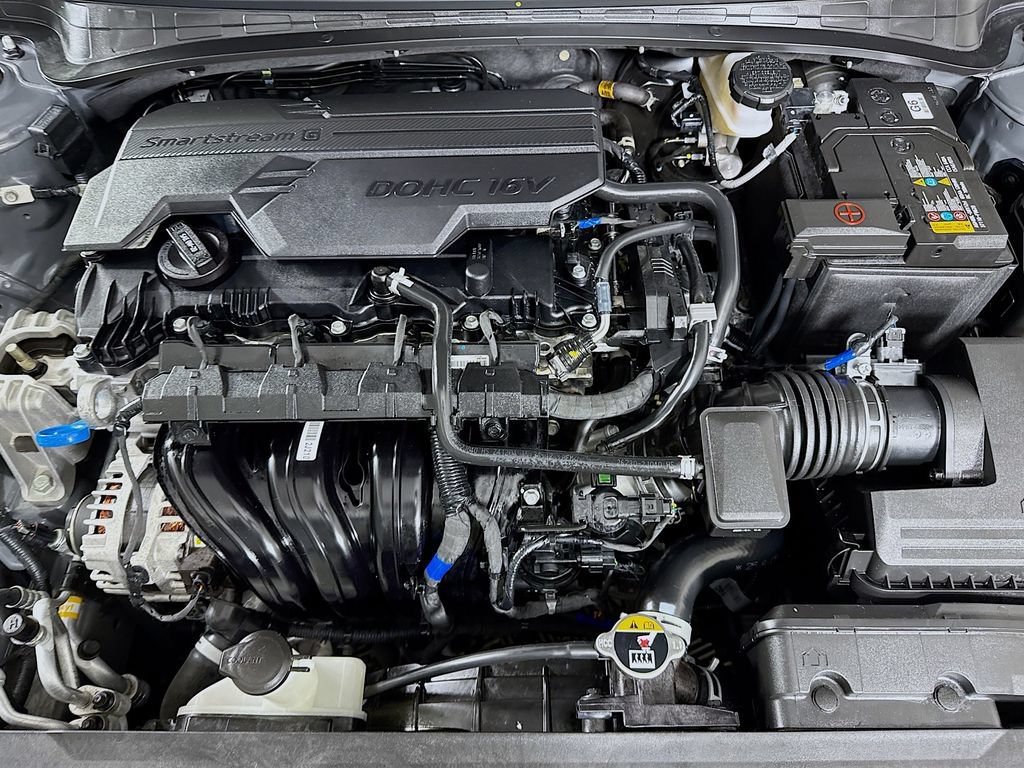Used 2025 Hyundai Elantra Sport FWD image 31