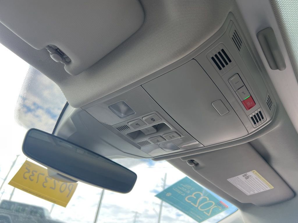 Certified 2023 Volkswagen Jetta SE w/ Panoramic Sunroof Package image 23