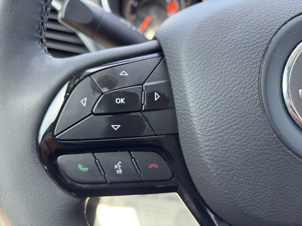 Used 2021 Jeep Cherokee Latitude Plus FWD image 19