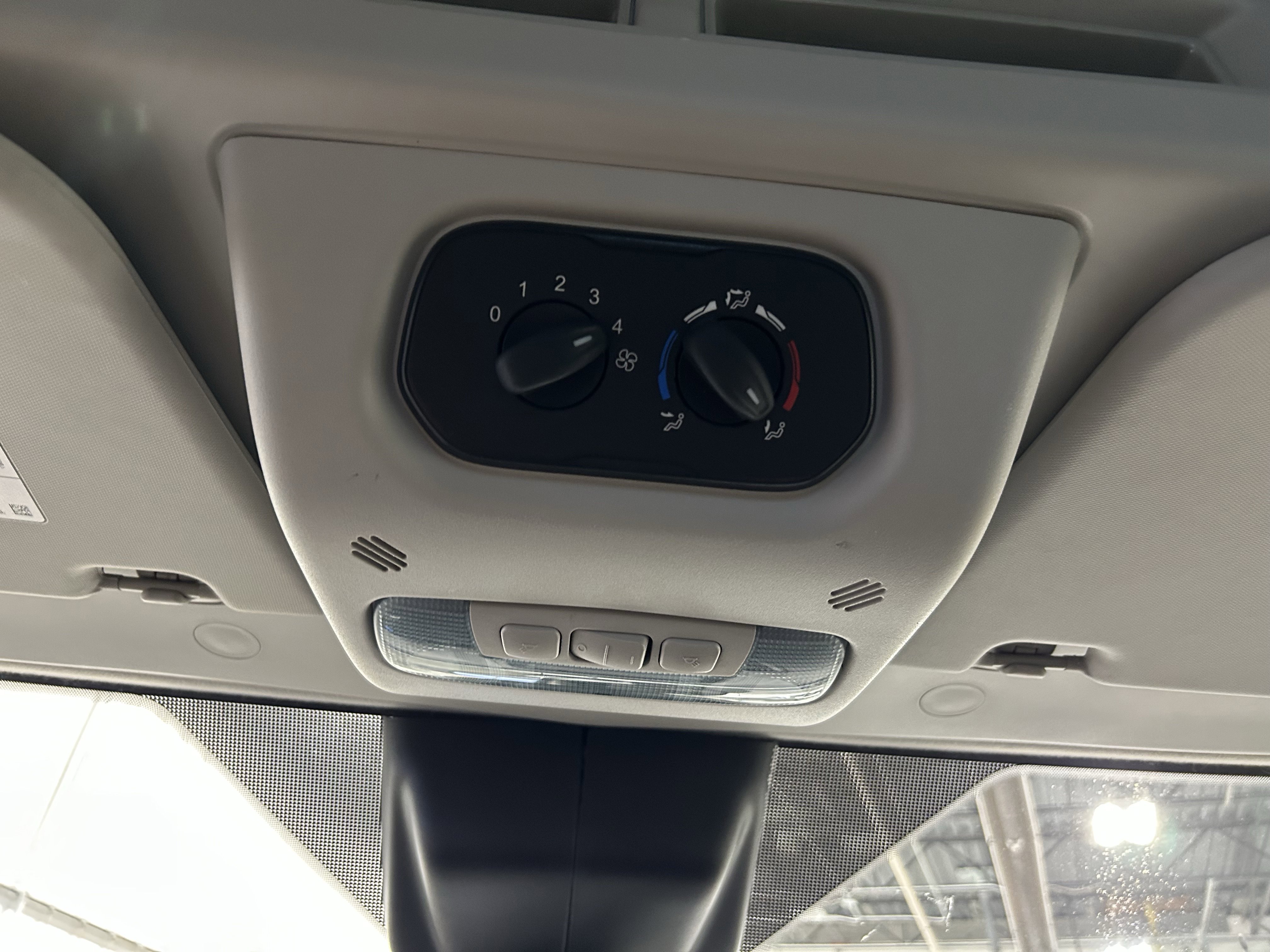 Used 2016 Ford Transit 150 XLT image 28