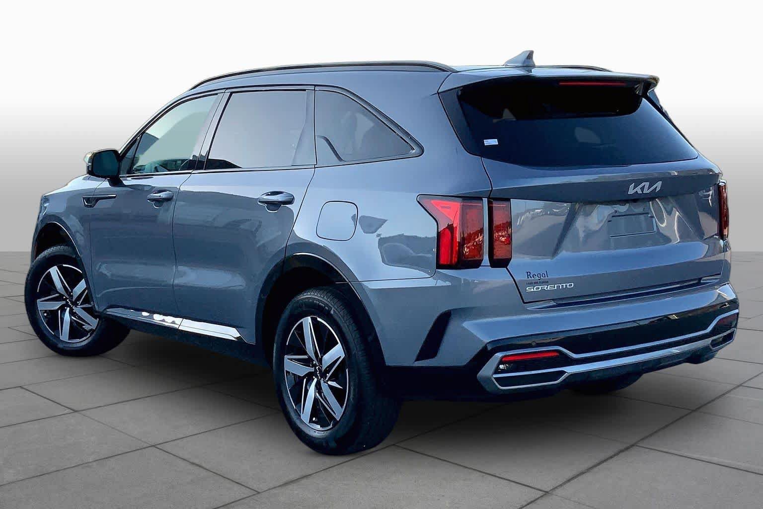 Used 2023 Kia Sorento S w/ Panoramic Sunroof Package FWD image 11