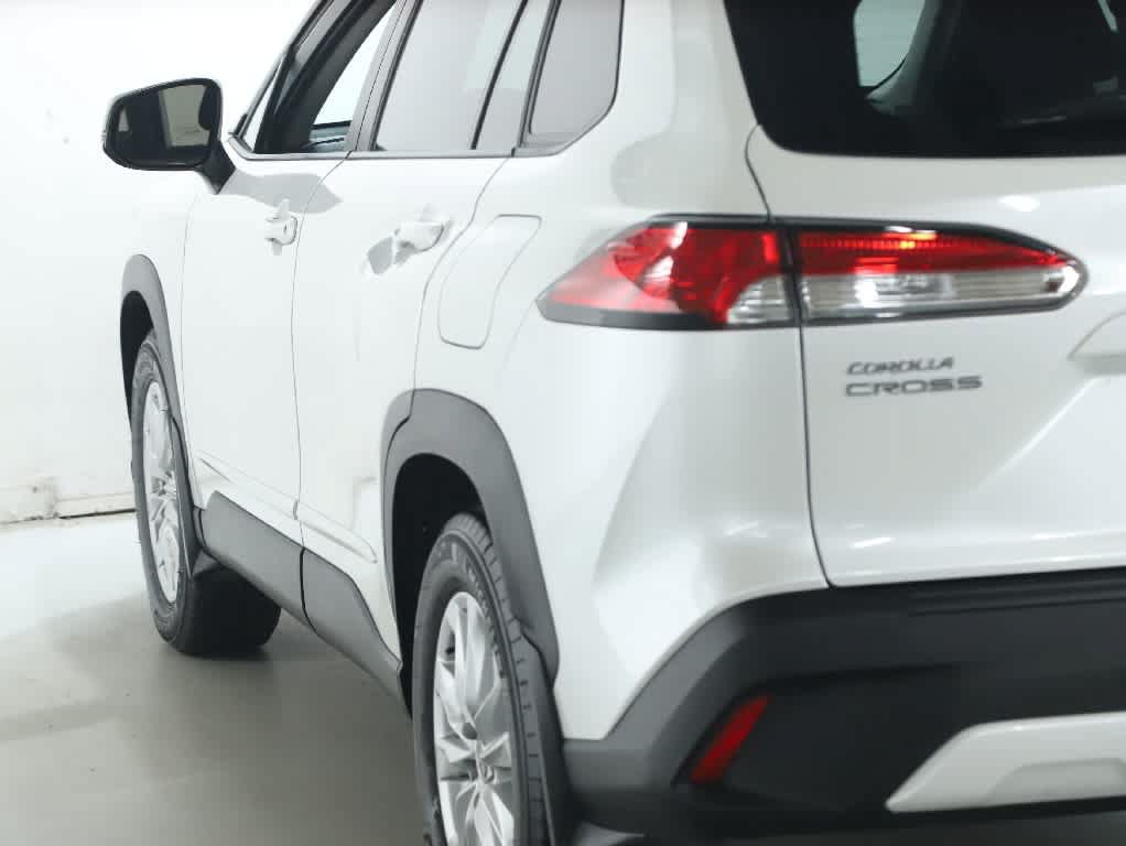 Certified 2024 Toyota Corolla Cross LE FWD image 39