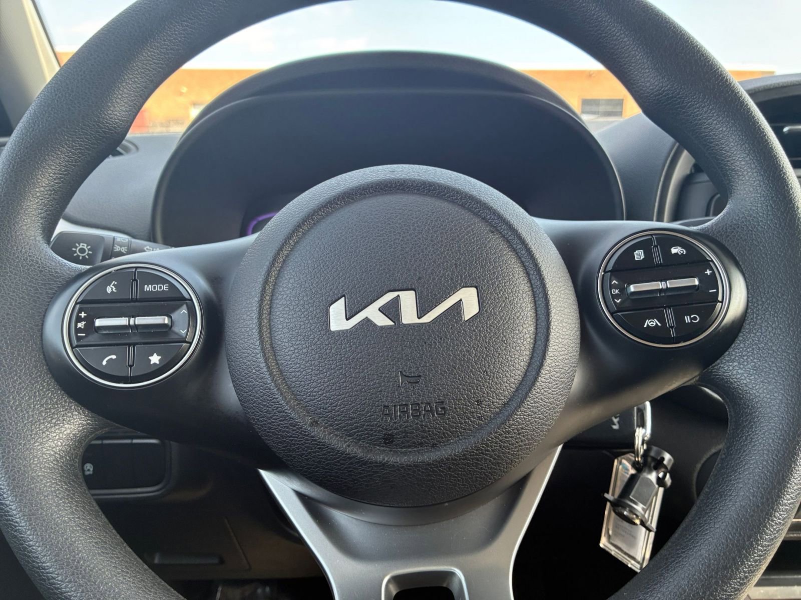 Used 2025 Kia Soul LX w/ LX Technology Package FWD image 25