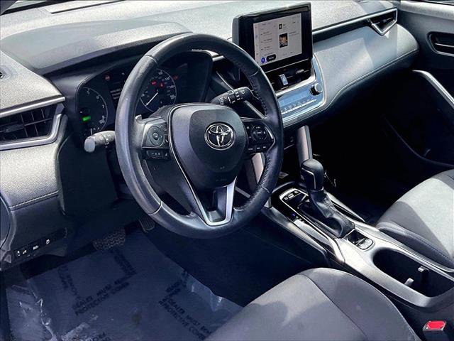 Used 2023 Toyota Corolla Cross SE image 11