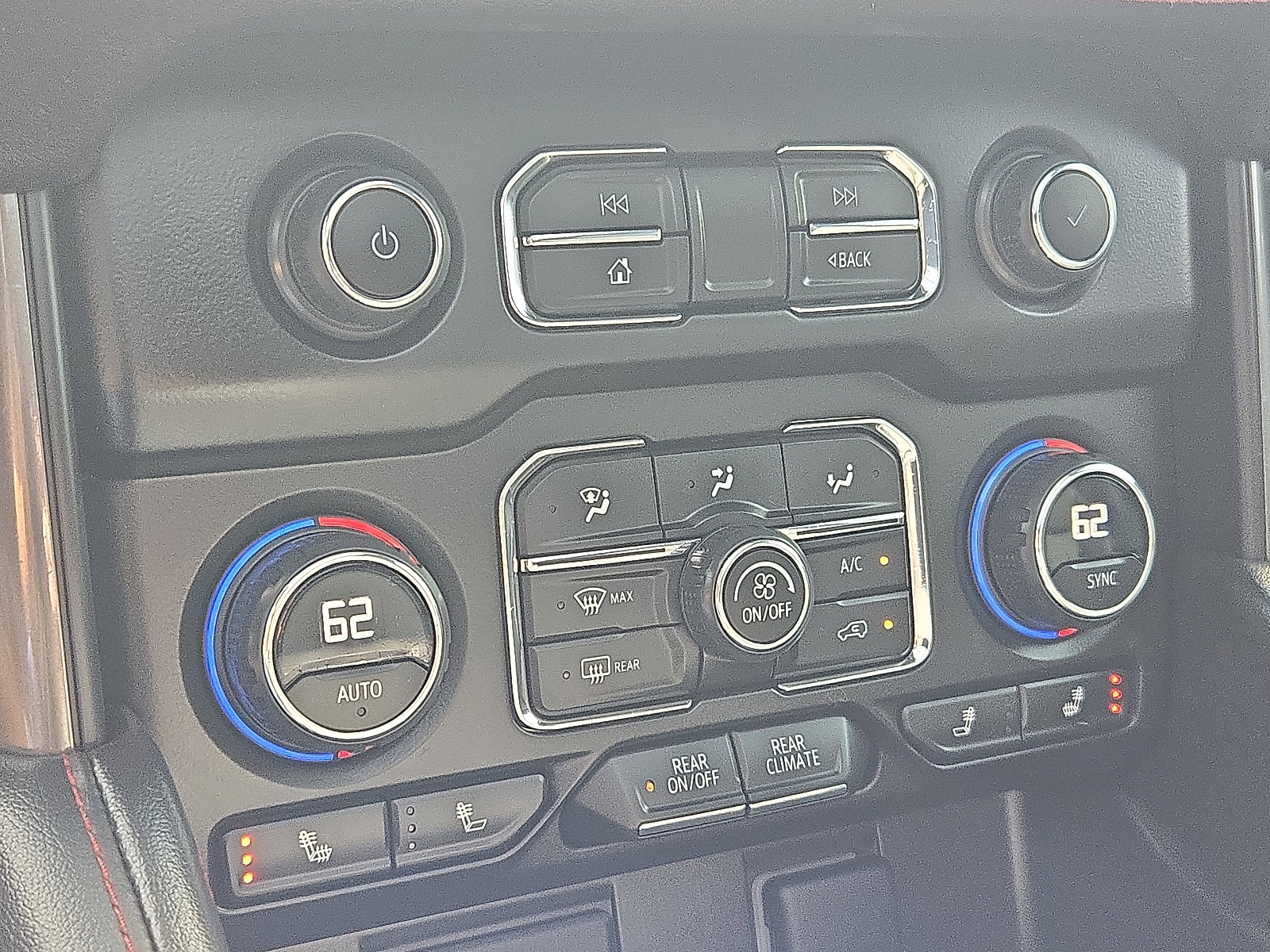 Used 2023 Chevrolet Suburban RST w/ Luxury Package image 16