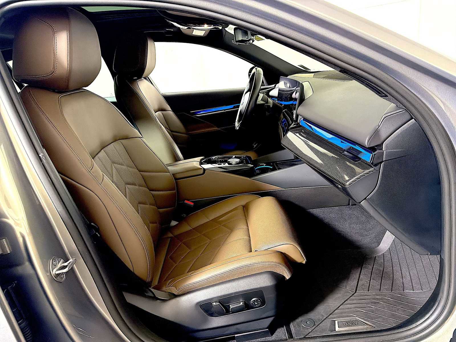 Used 2024 BMW i5 M60 w/ Premium Package image 24