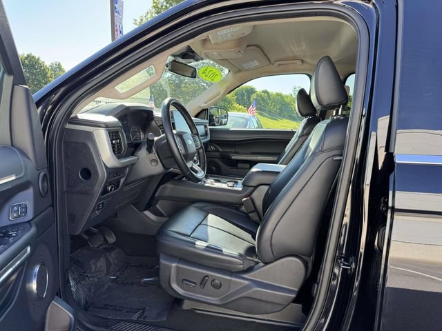 Used 2024 Ford Expedition XLT AWD/4WD image 17