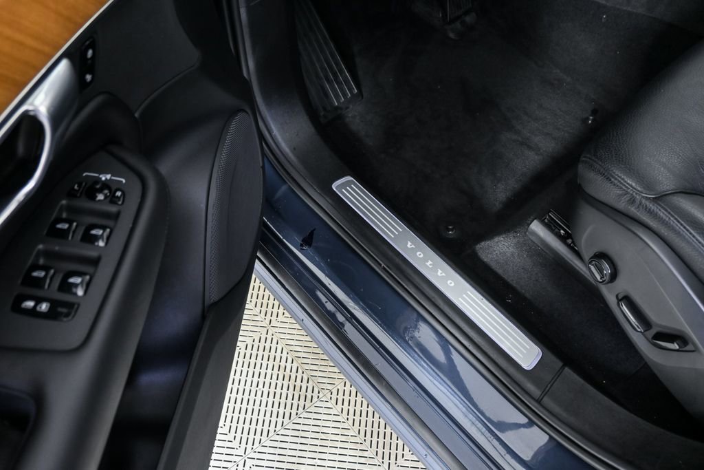 Certified 2023 Volvo XC90 B5 Plus image 9