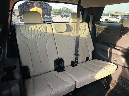 Used 2023 Hyundai Palisade Limited w/ Winter Package FWD image 15