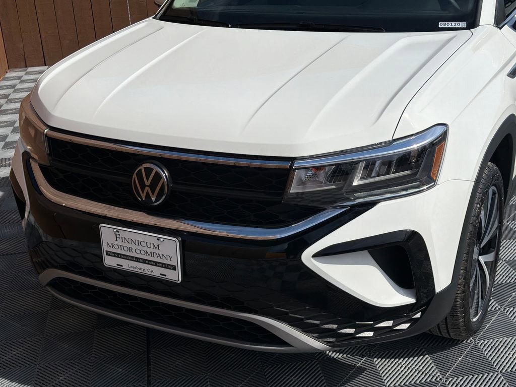 Used 2024 Volkswagen Taos SE w/ MDO Package image 17