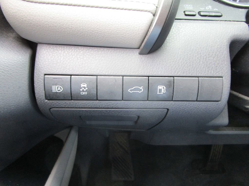 Used 2018 Toyota Camry XLE image 27