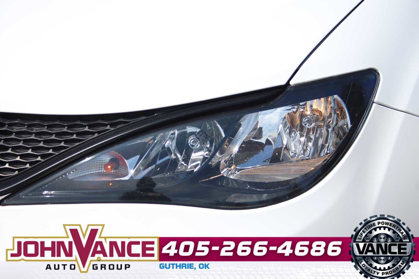Used 2023 Chrysler Voyager LX image 4