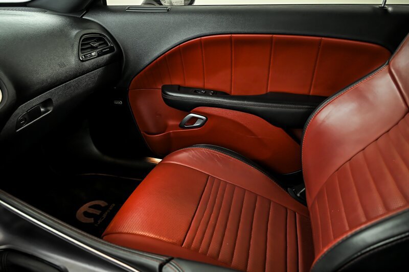 Used 2016 Dodge Challenger R/T Plus RWD image 28