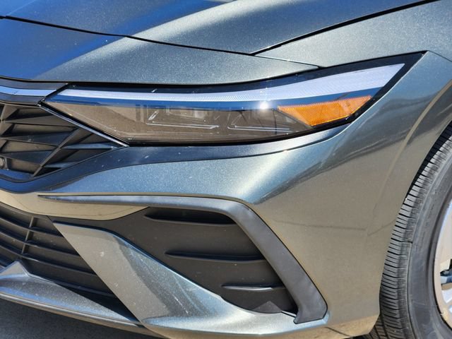 Certified 2024 Hyundai Elantra SE FWD image 5