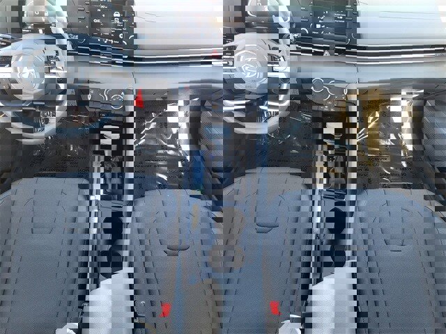 Used 2024 Hyundai Elantra SE image 19