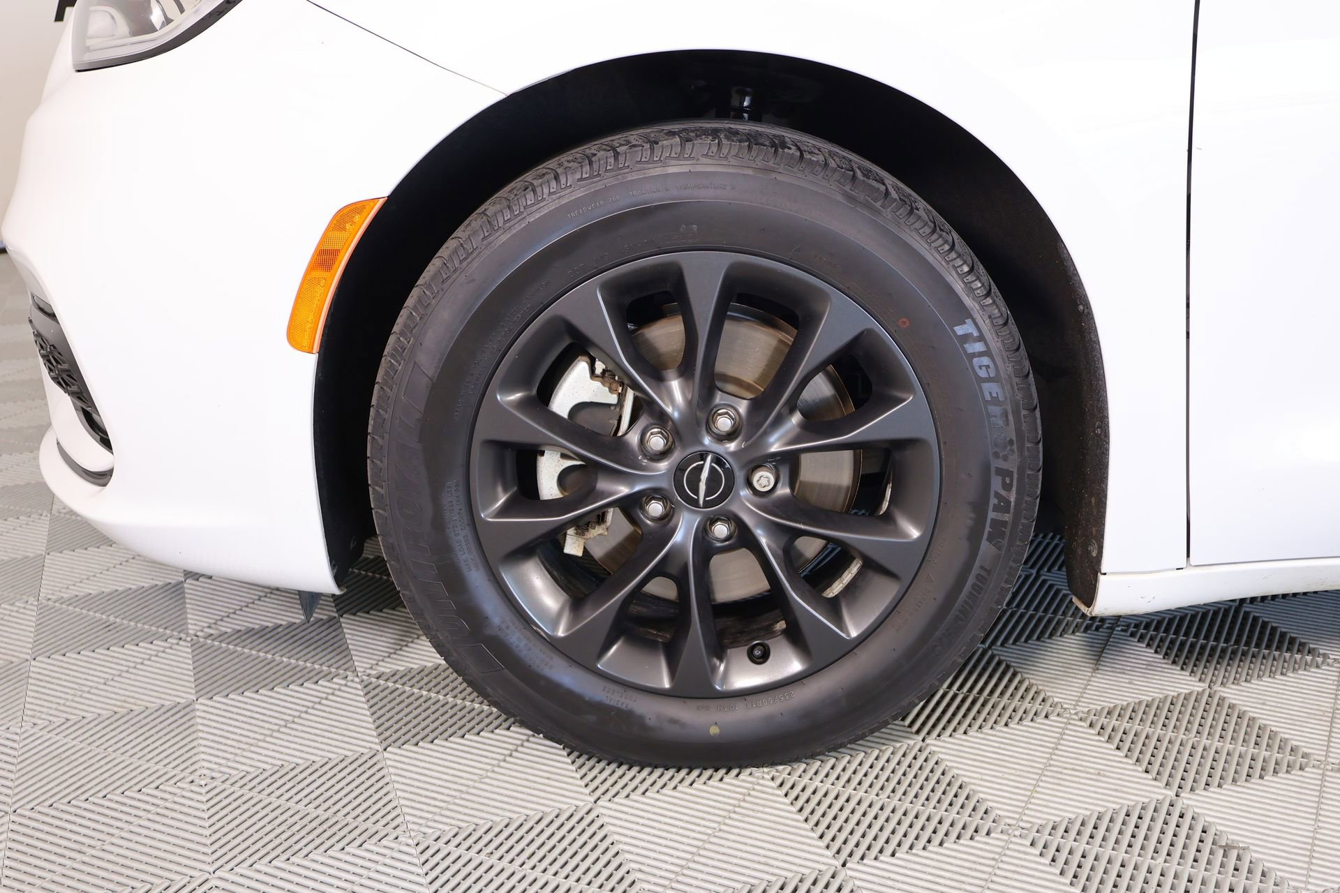 Used 2021 Chrysler Pacifica Touring w/ S Appearance Package image 18