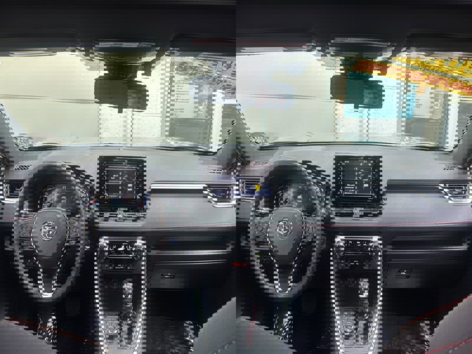 Used 2022 Toyota RAV4 SE w/ Weather & Moonroof Package image 25