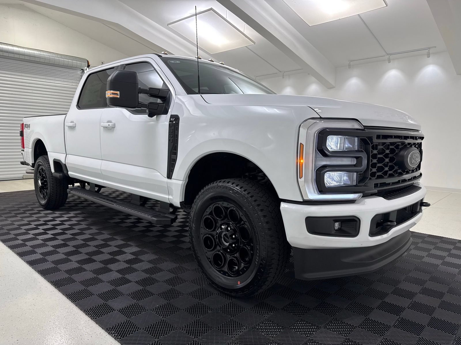 New 2026 Ford F350 XLT w/ XLT Premium Package AWD/4WD image 1