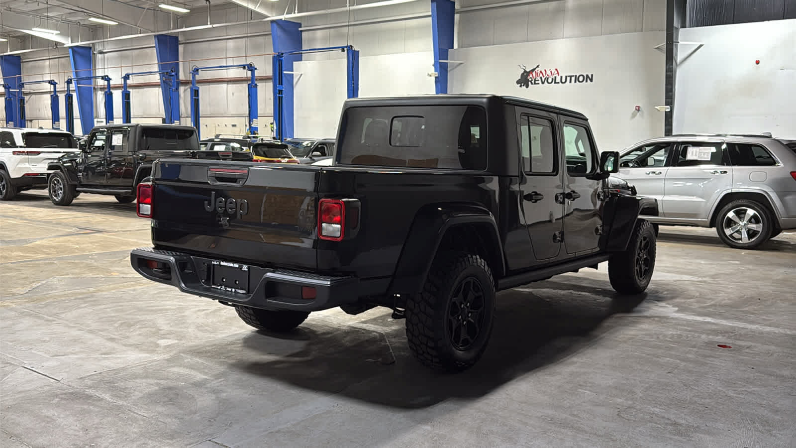 Used 2022 Jeep Gladiator Overland AWD/4WD image 4