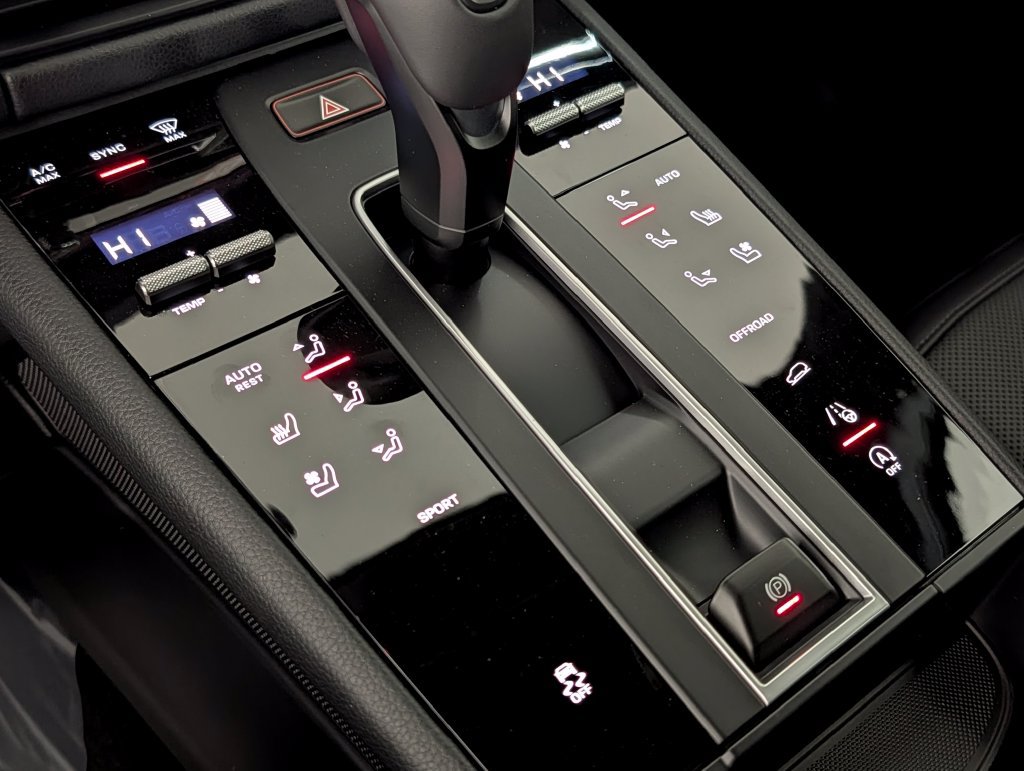 New 2026 Porsche Macan AWD/4WD image 34