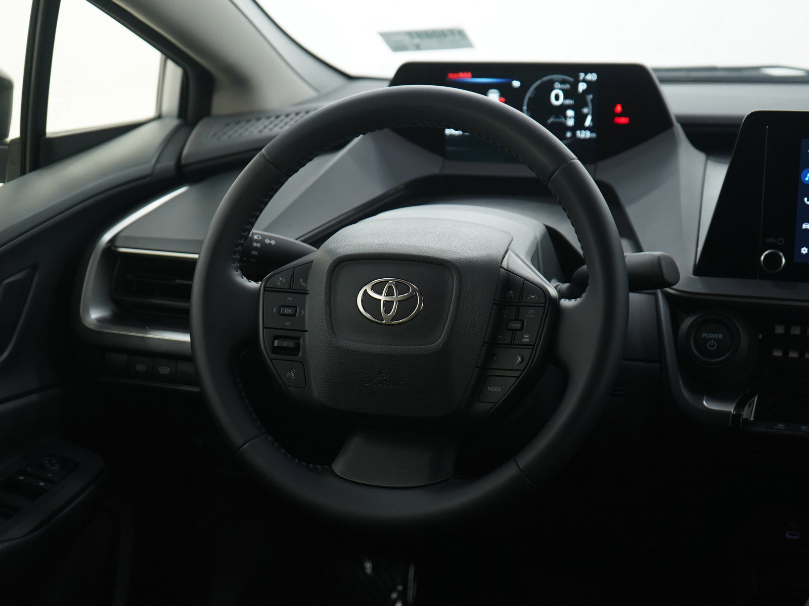 Used 2025 Toyota Prius LE image 14