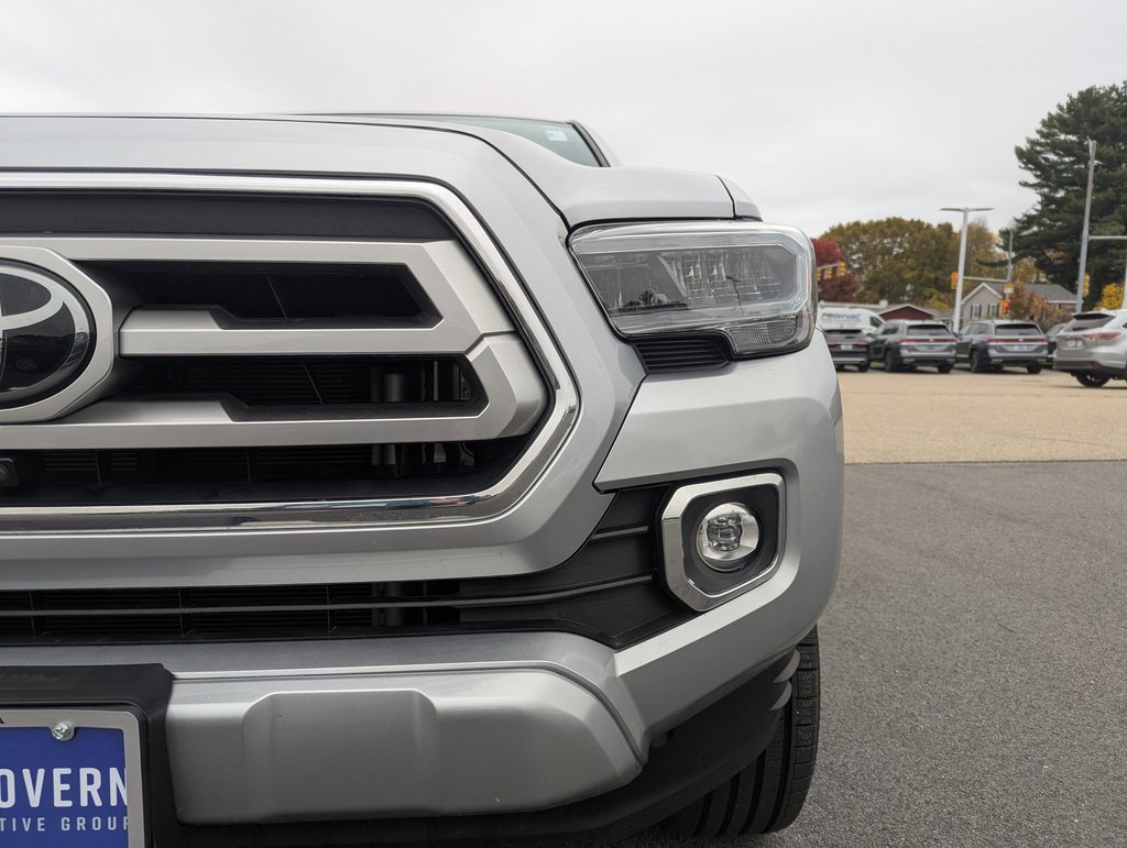 Used 2022 Toyota Tacoma Limited image 11