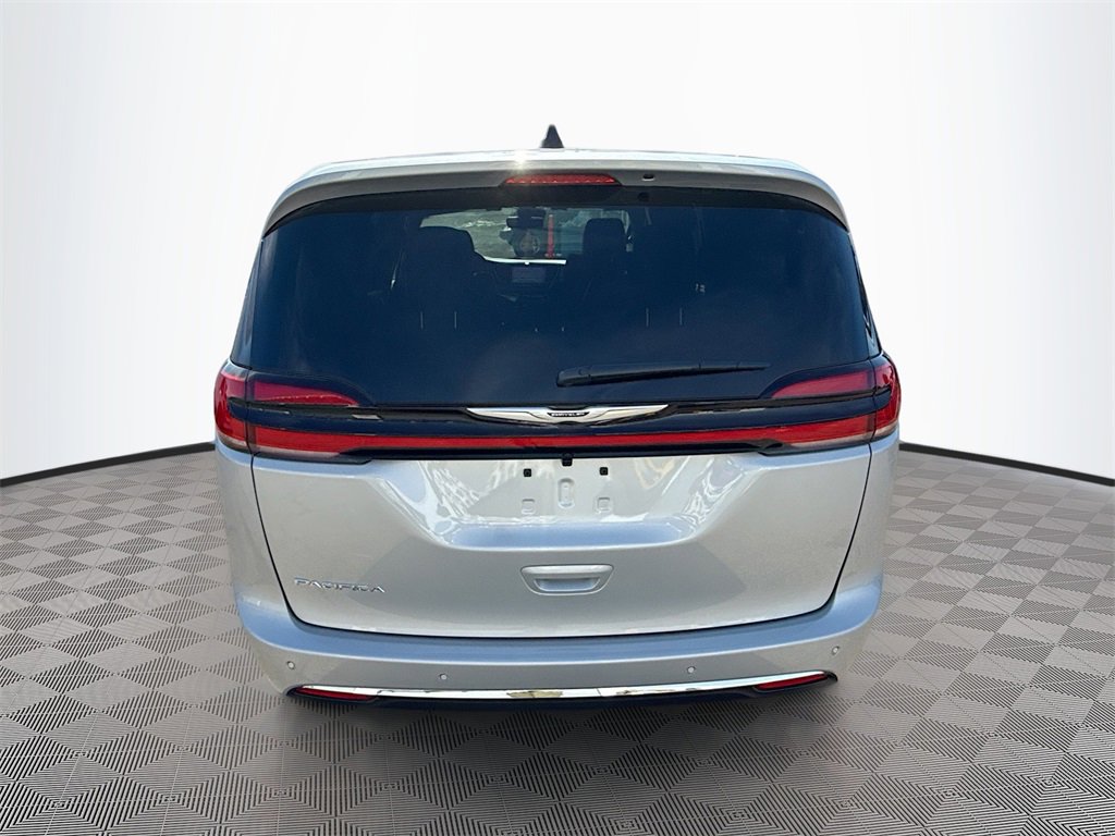 New 2026 Chrysler Pacifica Select image 6