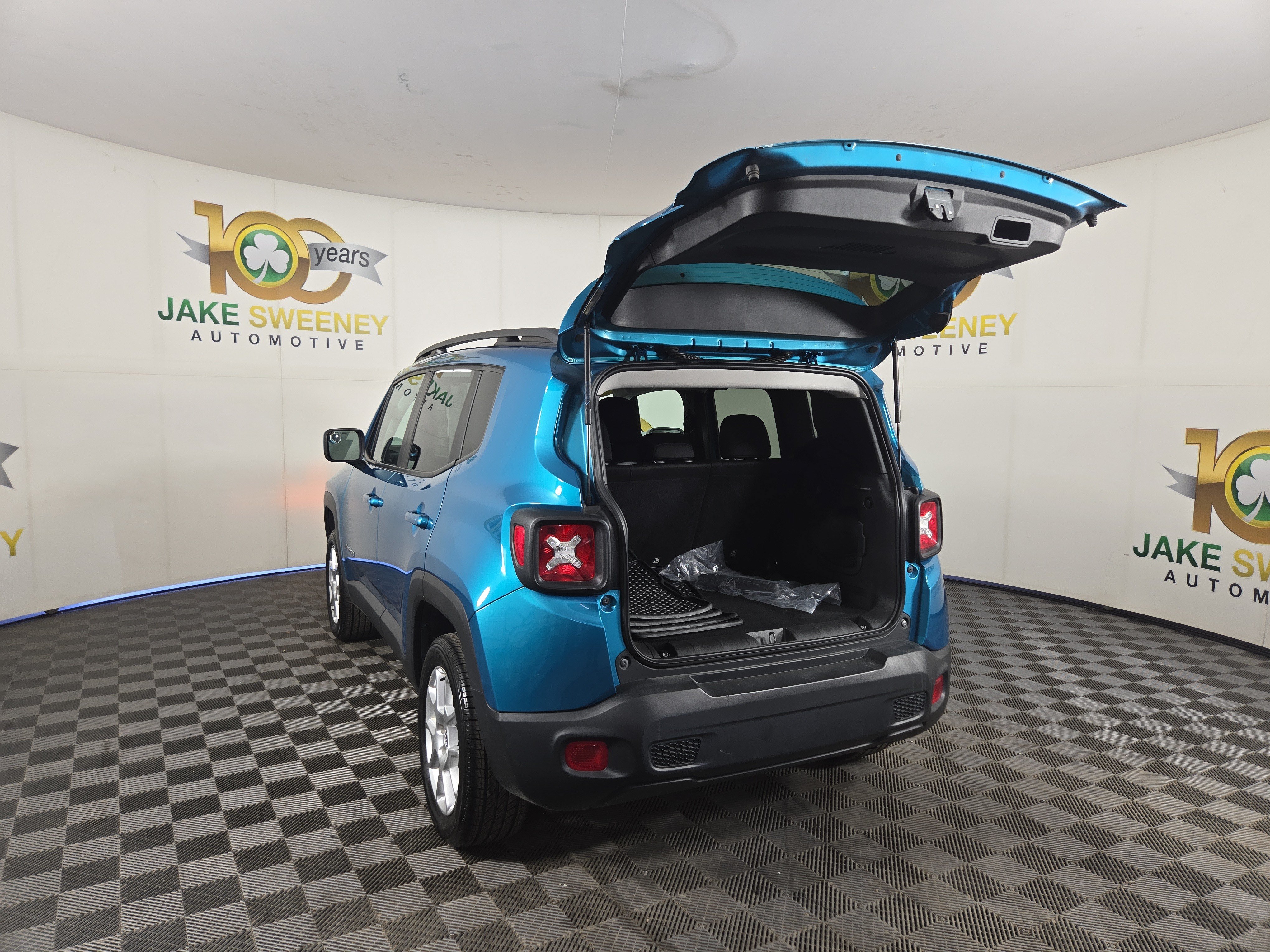 Used 2020 Jeep Renegade Latitude w/ Cold Weather Group AWD/4WD image 32
