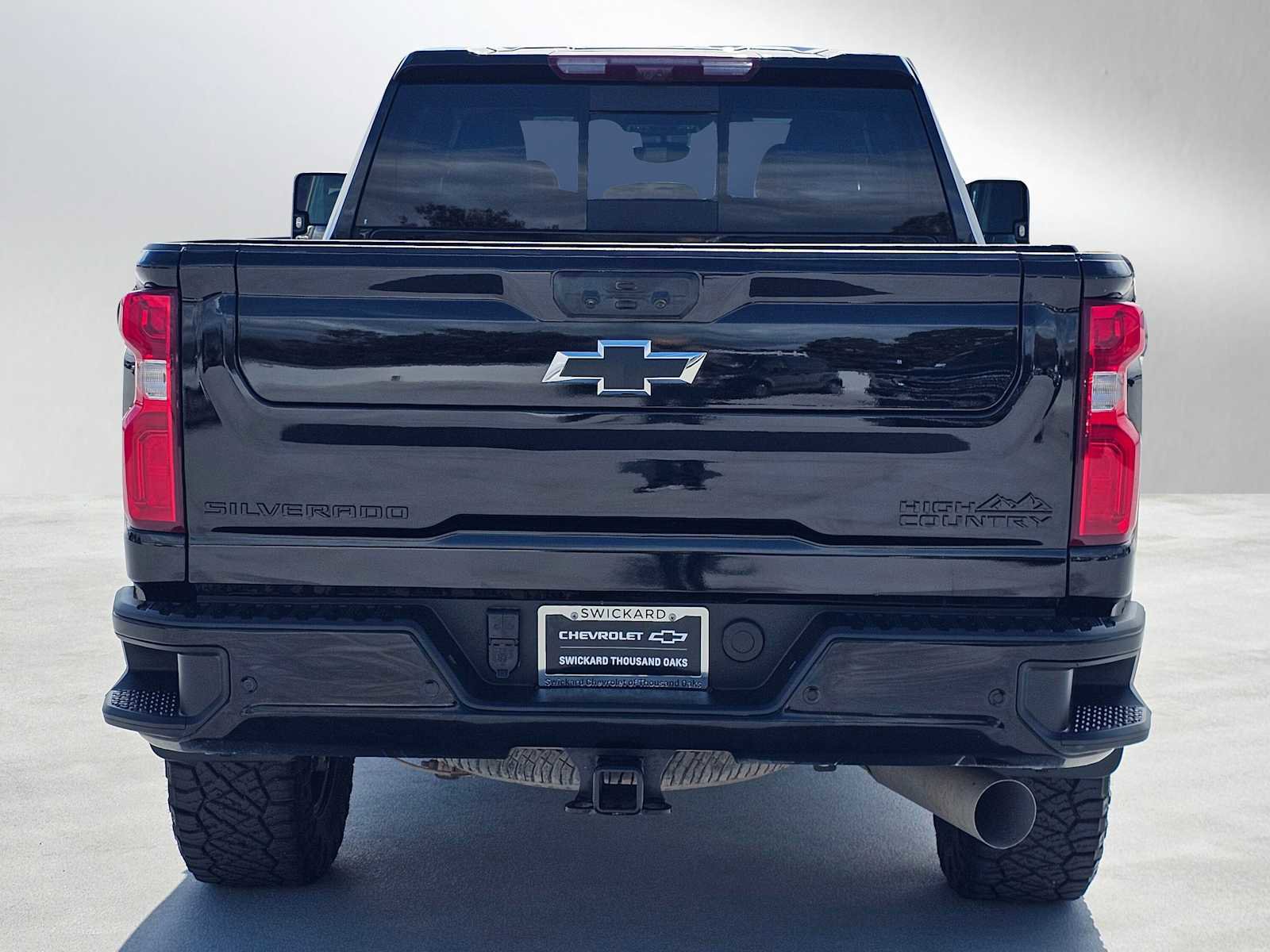 Used 2024 Chevrolet Silverado 2500 High Country w/ High Country Premium Package AWD/4WD image 4