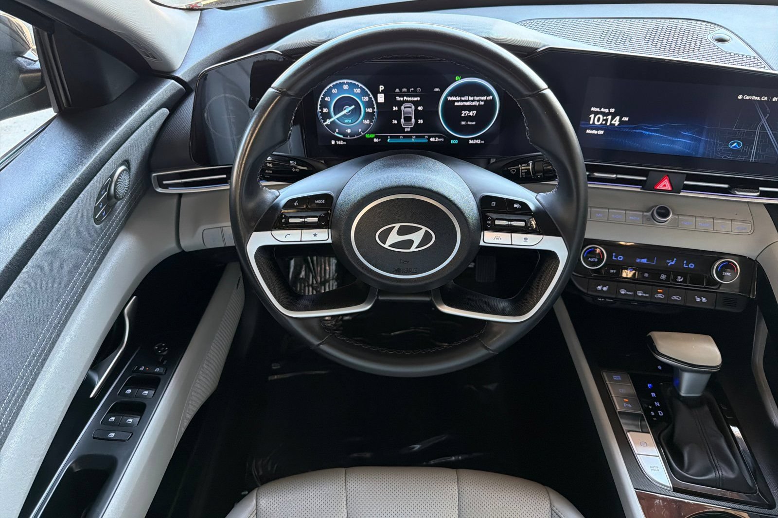 Used 2024 Hyundai Elantra Limited FWD image 17