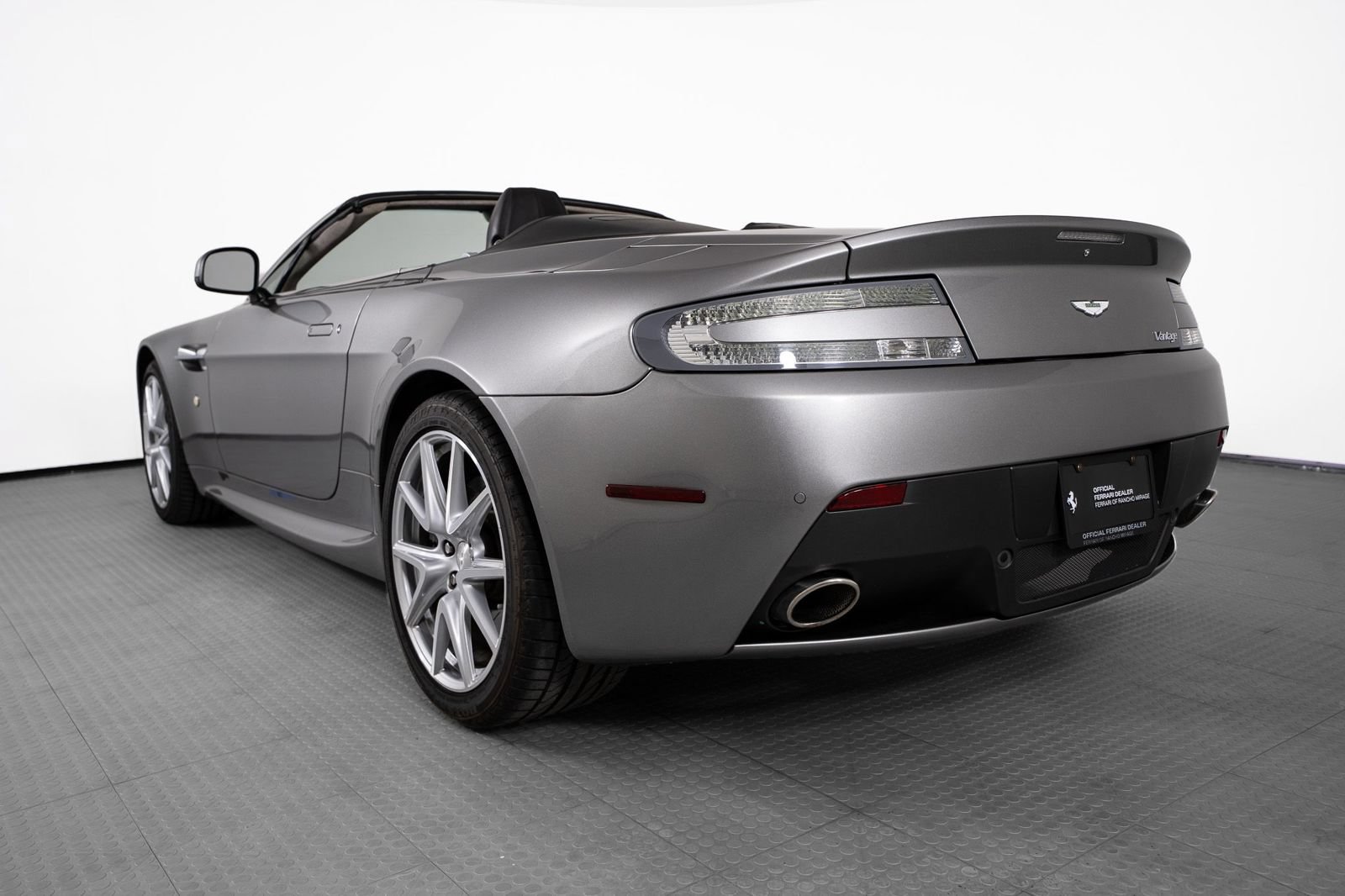 Used 2012 Aston Martin V8 Vantage Roadster RWD image 3