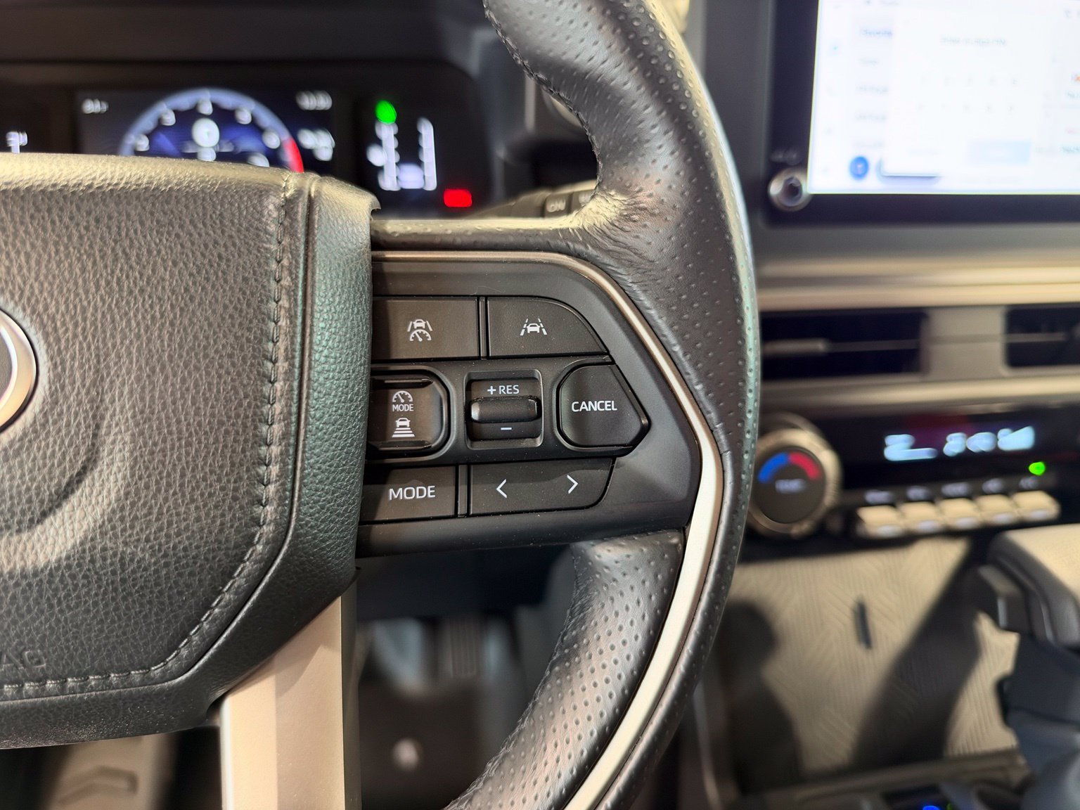 Used 2025 Toyota 4Runner SR5 AWD/4WD image 18