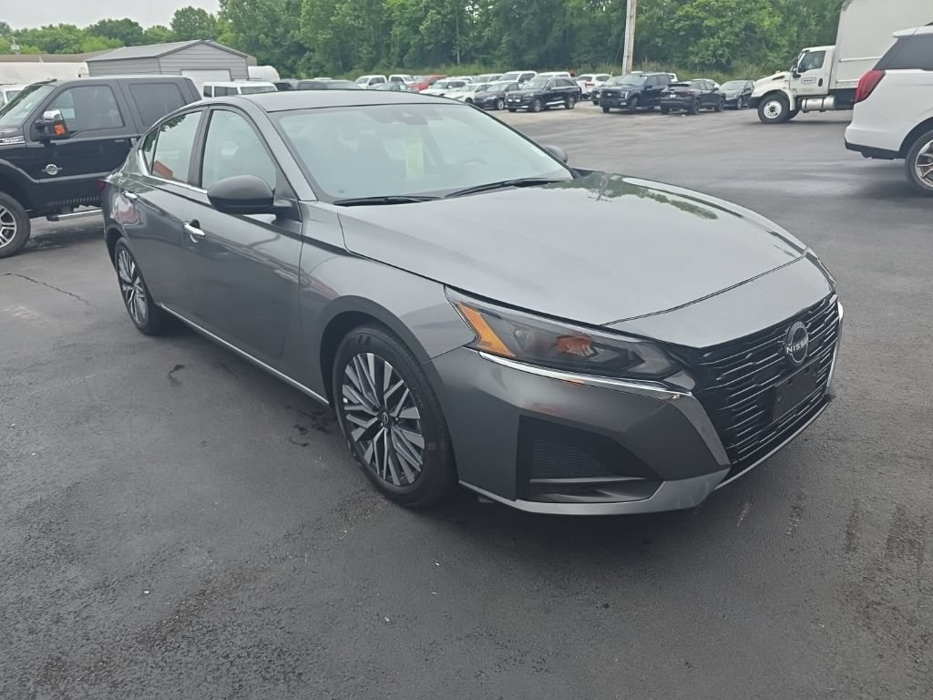 Used 2025 Nissan Altima 2.5 SV FWD image 4