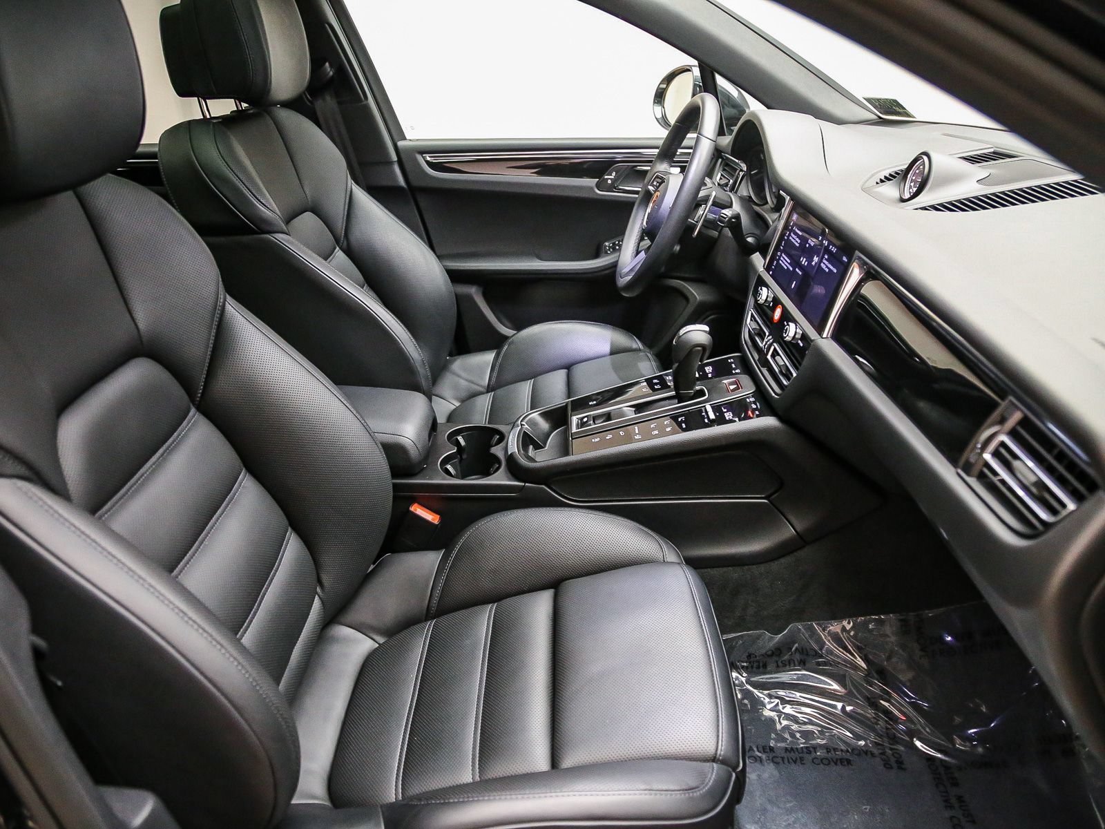 Certified 2026 Porsche Macan AWD/4WD image 20