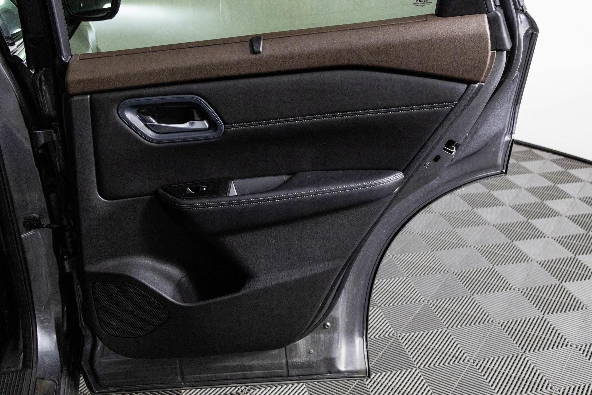 Used 2023 Nissan Rogue SL w/ SL Premium Package image 41