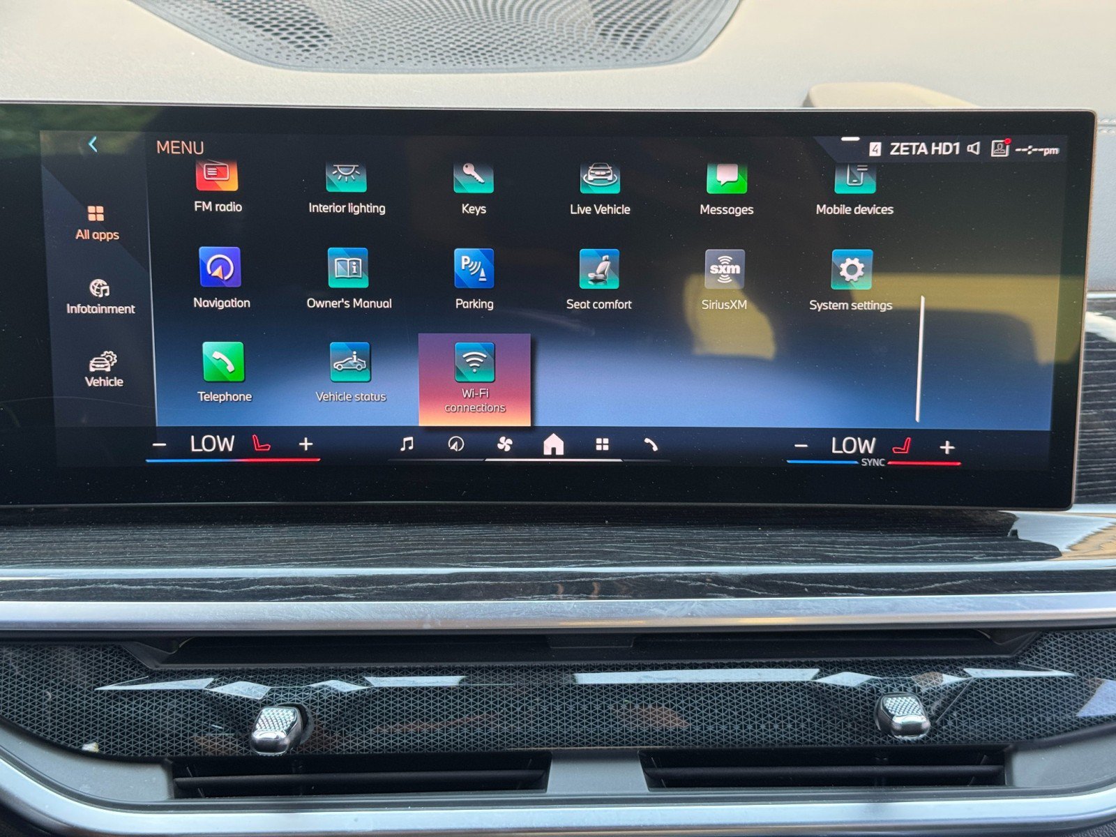 Used 2024 BMW X5 sDrive40i w/ M Sport Package RWD image 28